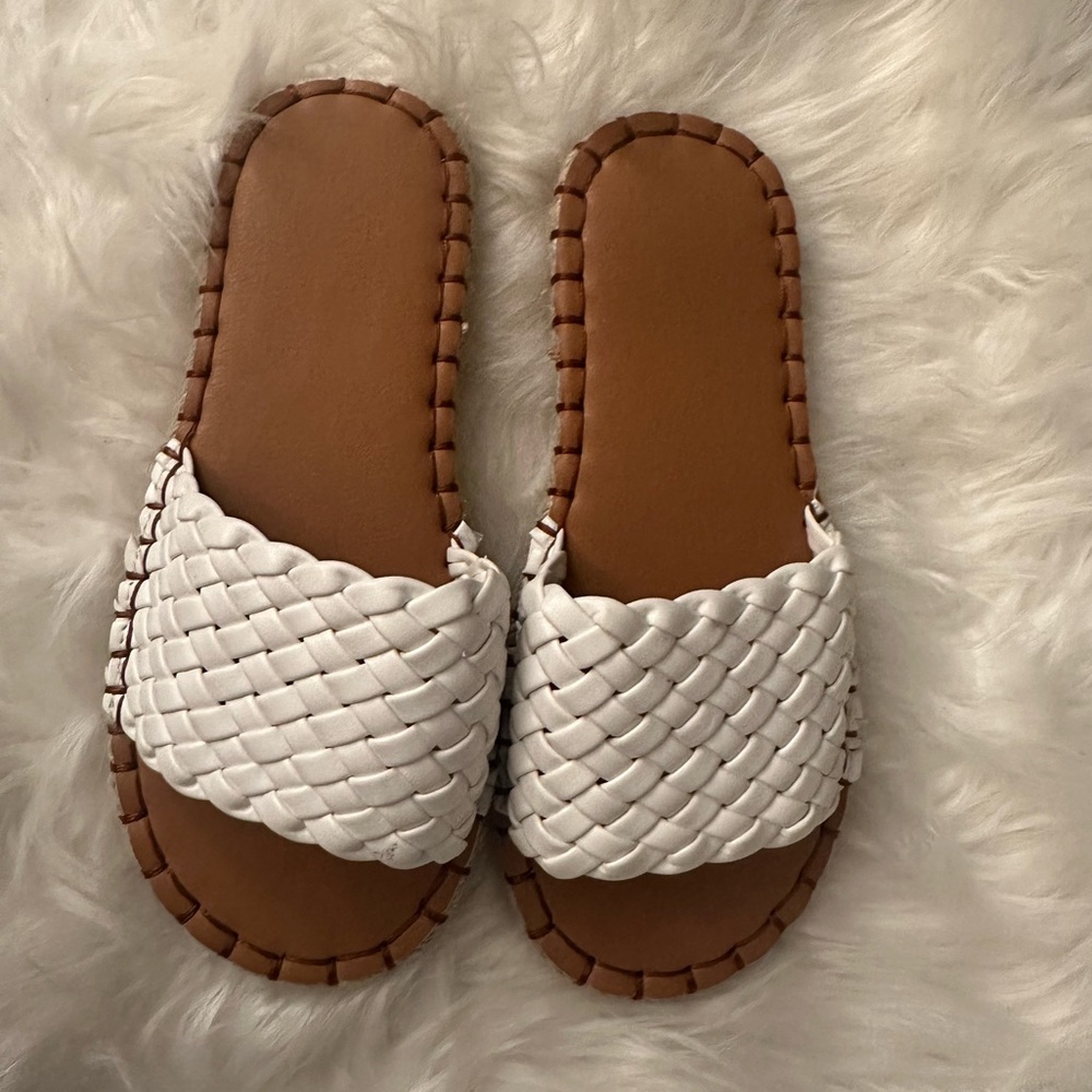 Women’s Size 6 White & Tan Sandals